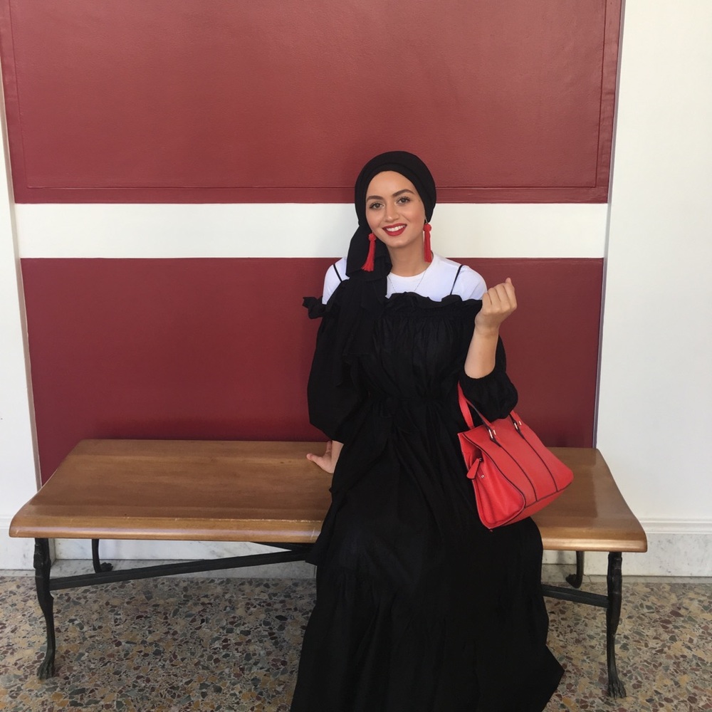 Meet your Posher, Manar